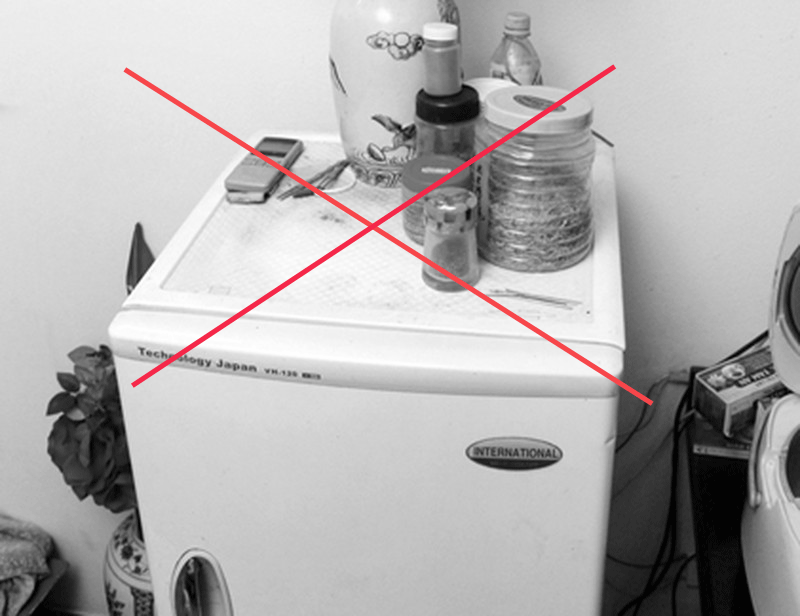 Không nên tận dụng nóc tủ lạnh để đặt đồ linh tinh